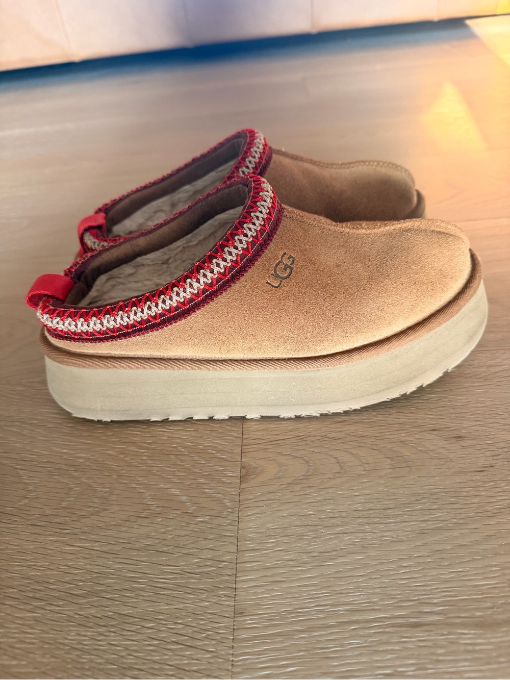 UGG Chestnut TAZZ II Women Mule with Red Trim
